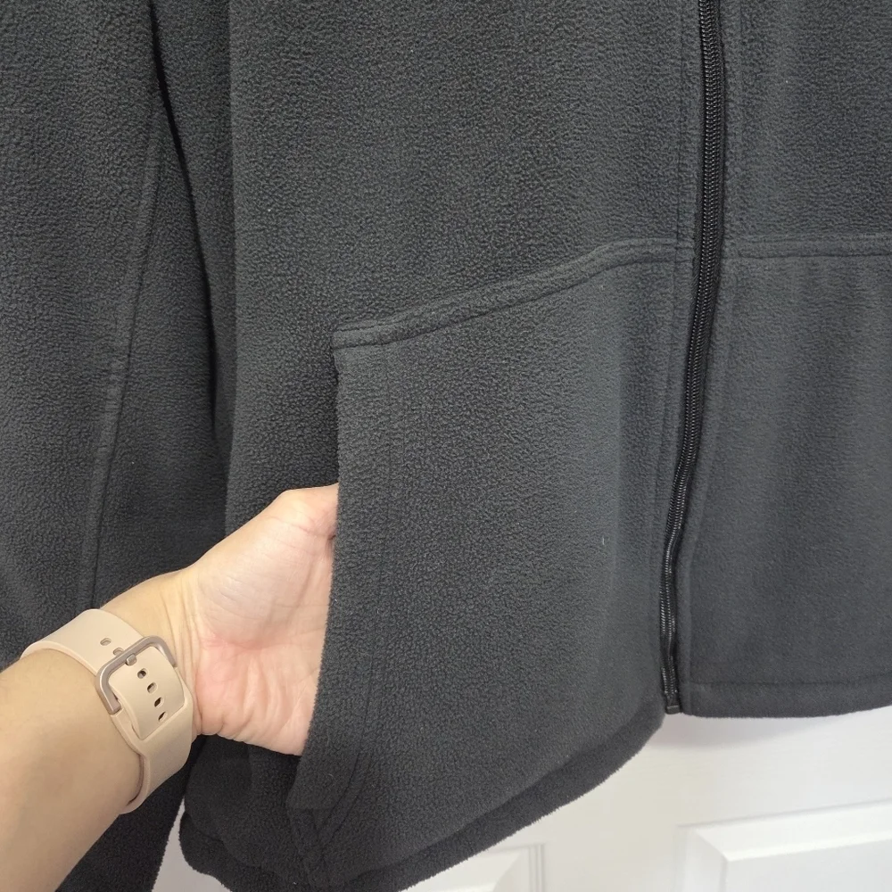 New Balance details hood